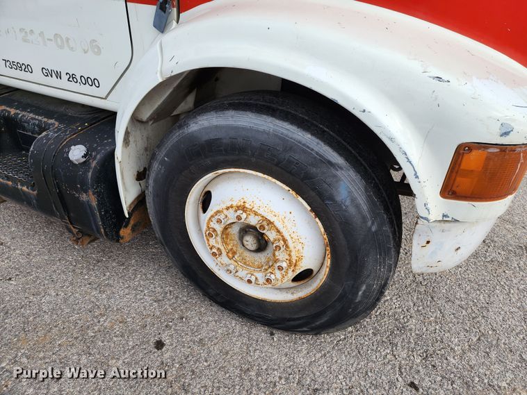 image for item JW9937 2000 International 4700  bucket truck