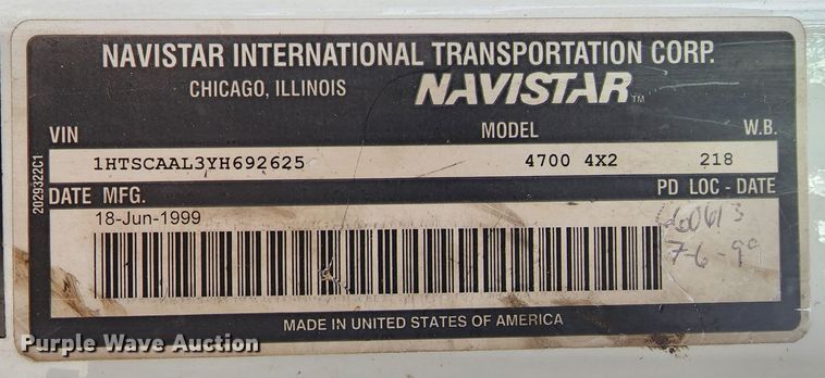 image for item JW9937 2000 International 4700  bucket truck