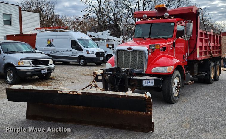 image for item JW9938 2007 Peterbilt 335  dump truck