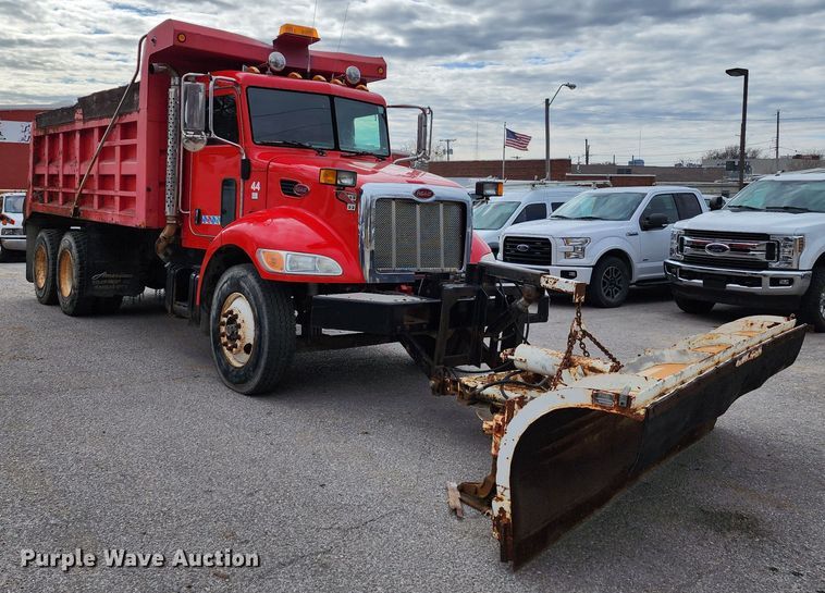 image for item JW9938 2007 Peterbilt 335  dump truck