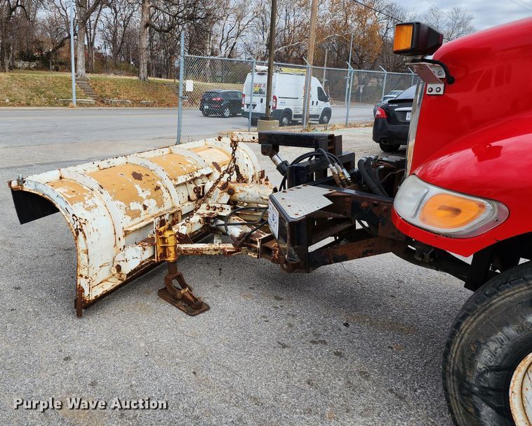 image for item JW9938 2007 Peterbilt 335  dump truck