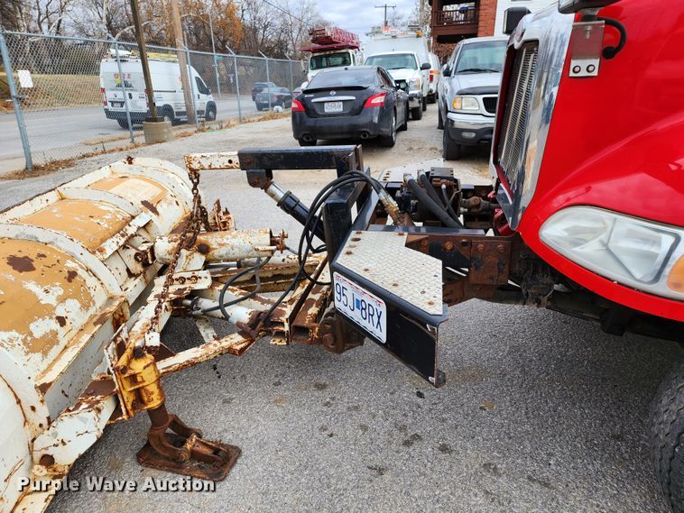 image for item JW9938 2007 Peterbilt 335  dump truck