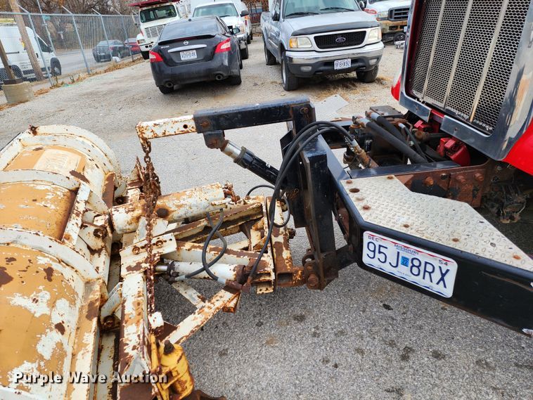 image for item JW9938 2007 Peterbilt 335  dump truck