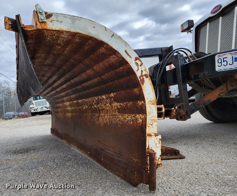 image for item JW9938 2007 Peterbilt 335  dump truck