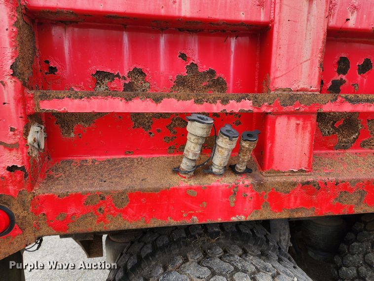 image for item JW9938 2007 Peterbilt 335  dump truck