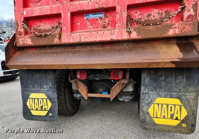 image for item JW9938 2007 Peterbilt 335  dump truck