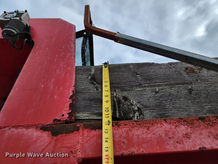 image for item JW9938 2007 Peterbilt 335  dump truck