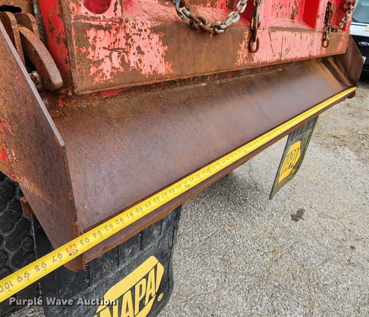 image for item JW9938 2007 Peterbilt 335  dump truck