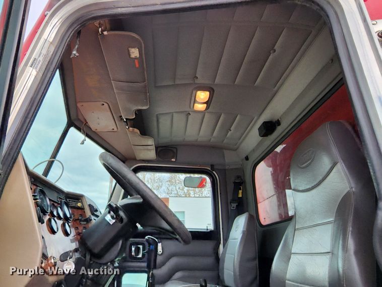 image for item JW9938 2007 Peterbilt 335  dump truck