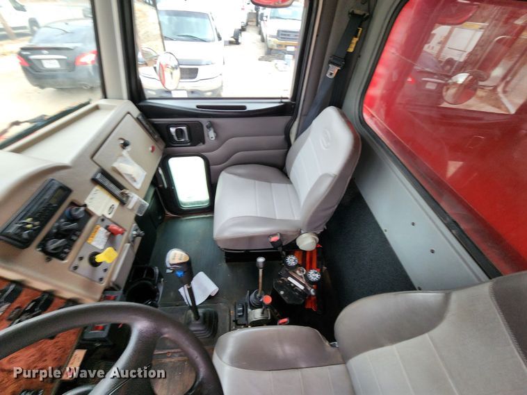 image for item JW9938 2007 Peterbilt 335  dump truck