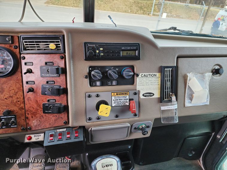 image for item JW9938 2007 Peterbilt 335  dump truck