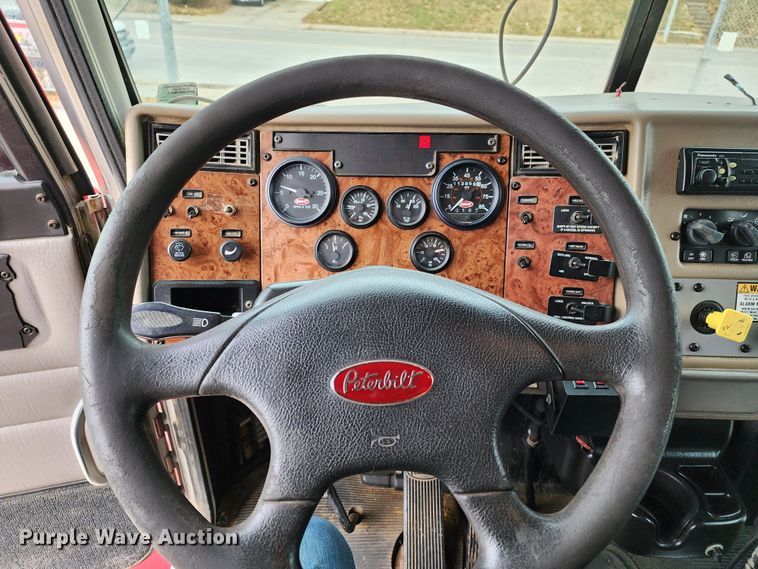 image for item JW9938 2007 Peterbilt 335  dump truck