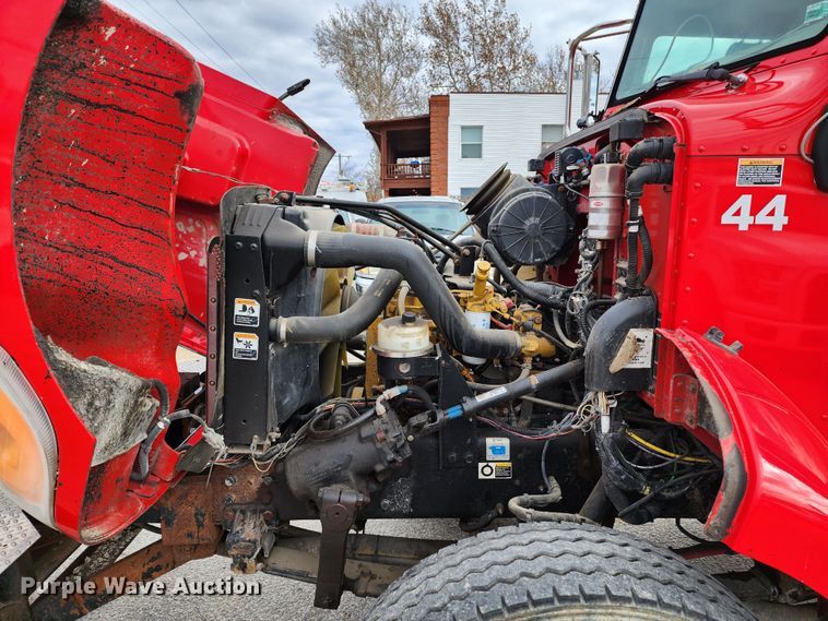 image for item JW9938 2007 Peterbilt 335  dump truck