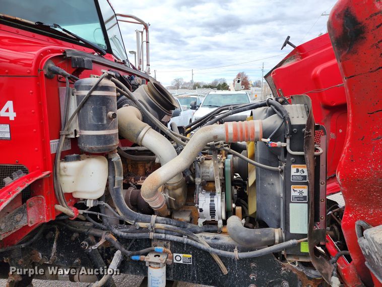 image for item JW9938 2007 Peterbilt 335  dump truck