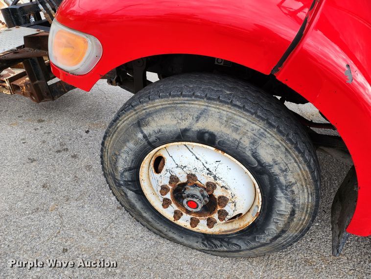 image for item JW9938 2007 Peterbilt 335  dump truck