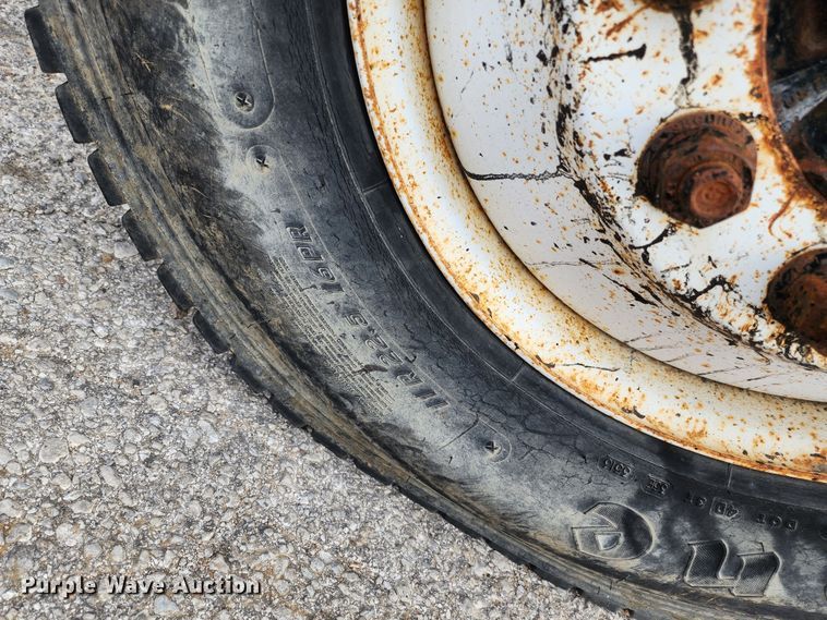 image for item JW9938 2007 Peterbilt 335  dump truck