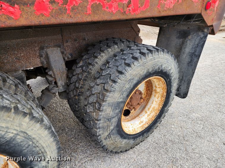 image for item JW9938 2007 Peterbilt 335  dump truck