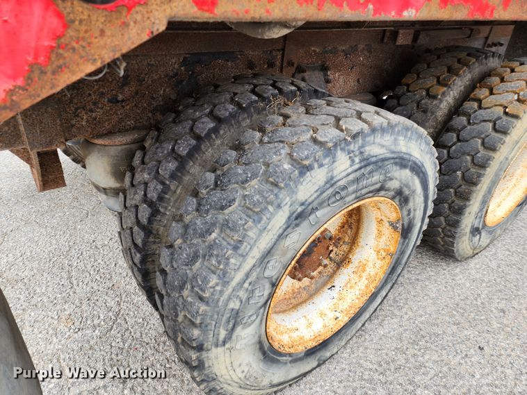 image for item JW9938 2007 Peterbilt 335  dump truck