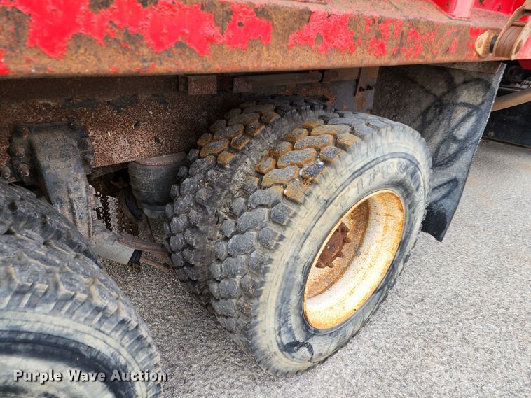 image for item JW9938 2007 Peterbilt 335  dump truck