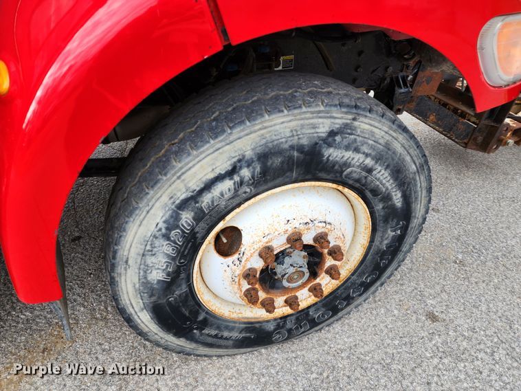 image for item JW9938 2007 Peterbilt 335  dump truck