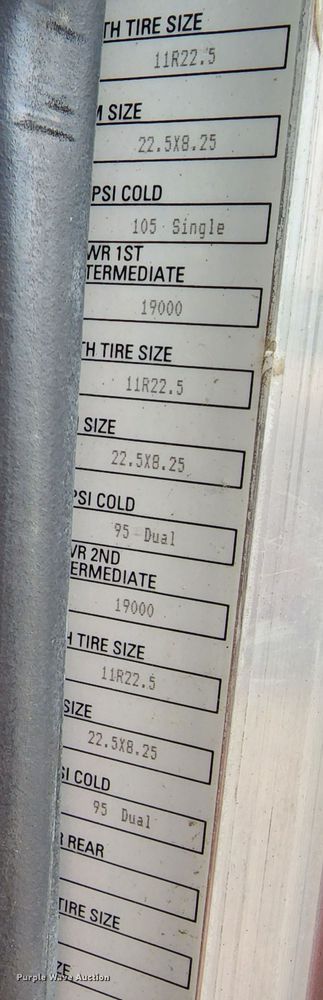 image for item JW9938 2007 Peterbilt 335  dump truck