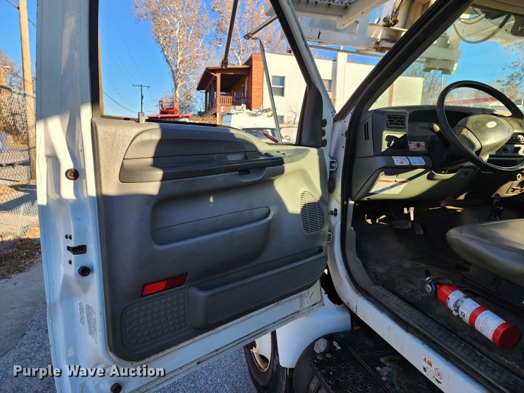 image for item JW9944 2008 Ford F750 Super Duty  bucket truck