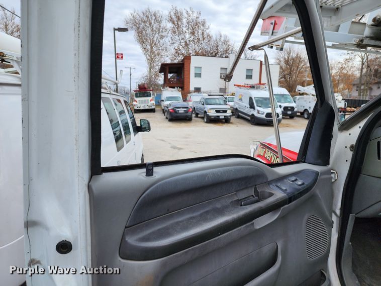 image for item JW9944 2008 Ford F750 Super Duty  bucket truck