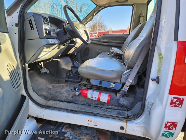 image for item JW9944 2008 Ford F750 Super Duty  bucket truck