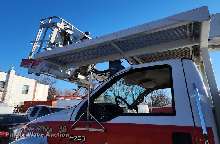 image for item JW9944 2008 Ford F750 Super Duty  bucket truck