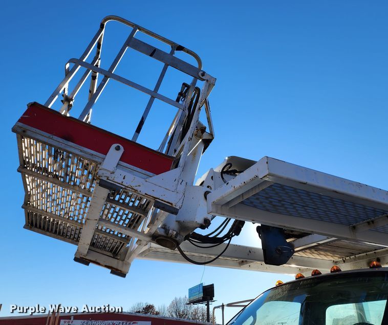image for item JW9944 2008 Ford F750 Super Duty  bucket truck