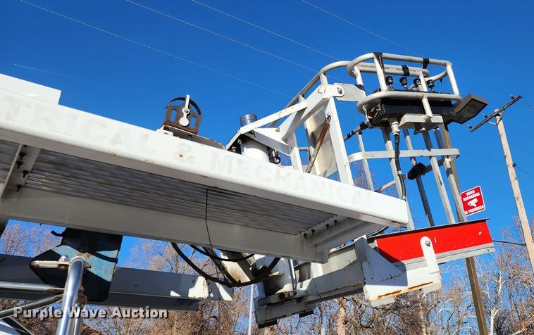 image for item JW9944 2008 Ford F750 Super Duty  bucket truck