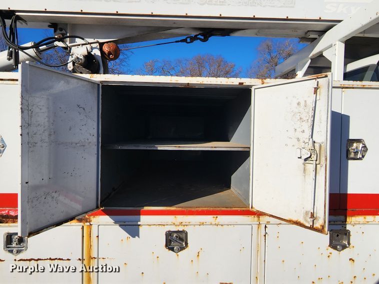 image for item JW9944 2008 Ford F750 Super Duty  bucket truck