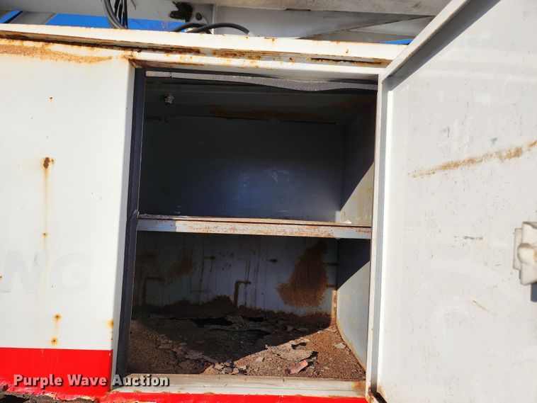 image for item JW9944 2008 Ford F750 Super Duty  bucket truck