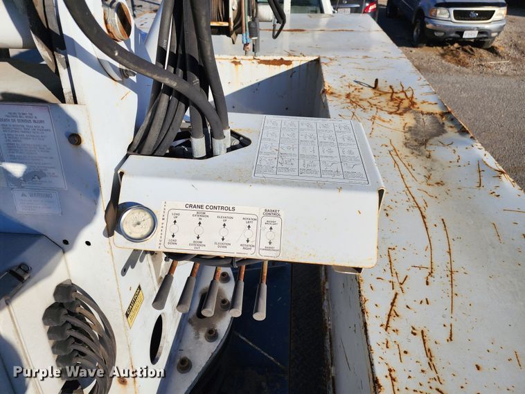 image for item JW9944 2008 Ford F750 Super Duty  bucket truck