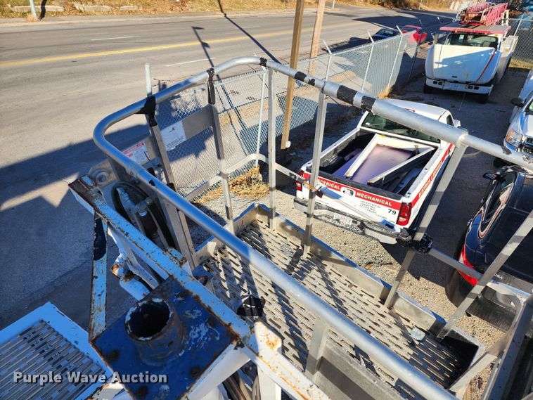 image for item JW9944 2008 Ford F750 Super Duty  bucket truck