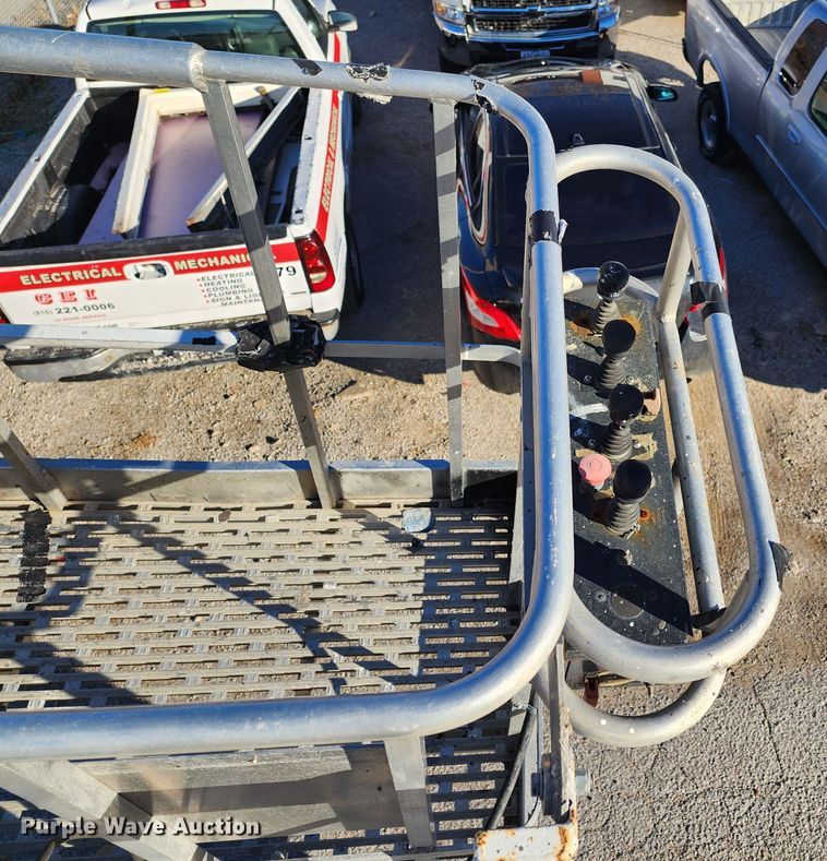 image for item JW9944 2008 Ford F750 Super Duty  bucket truck