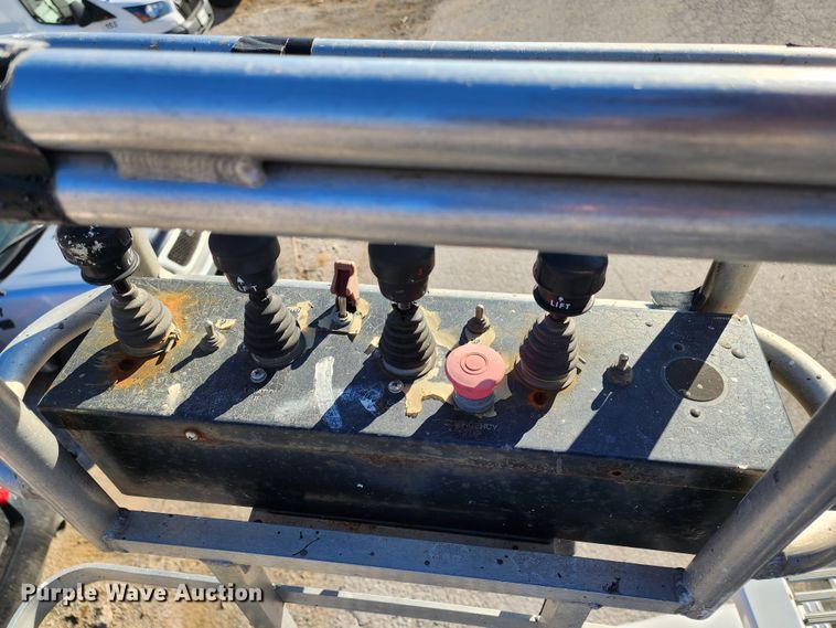 image for item JW9944 2008 Ford F750 Super Duty  bucket truck