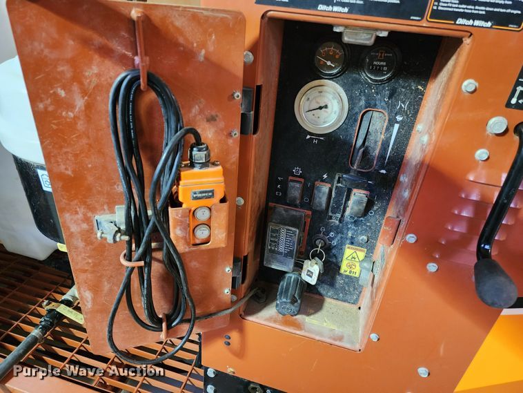 image for item JW9946 2017 Ditch Witch FX30  vacuum excavator