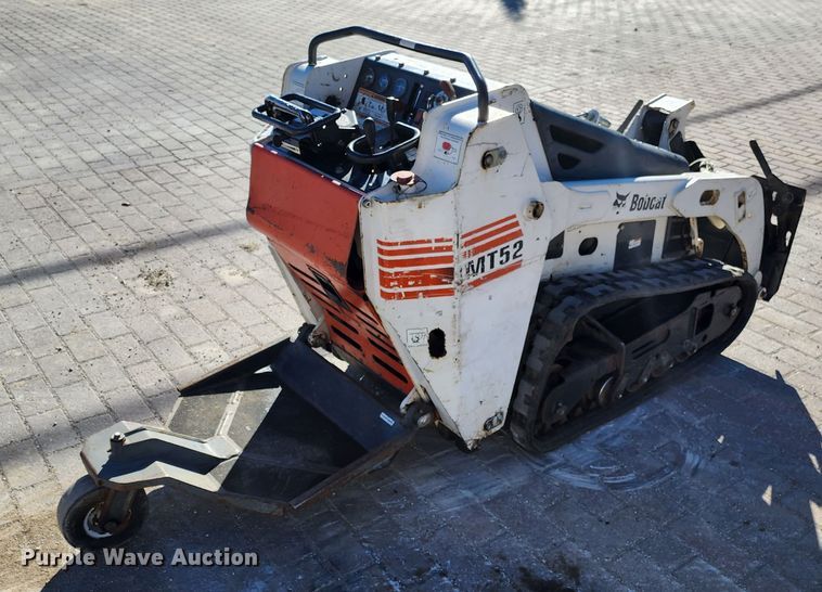 image for item JW9947 2012 Bobcat MT52  compact utility loader