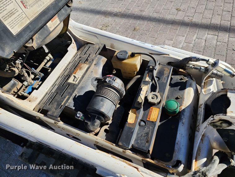 image for item JW9947 2012 Bobcat MT52  compact utility loader