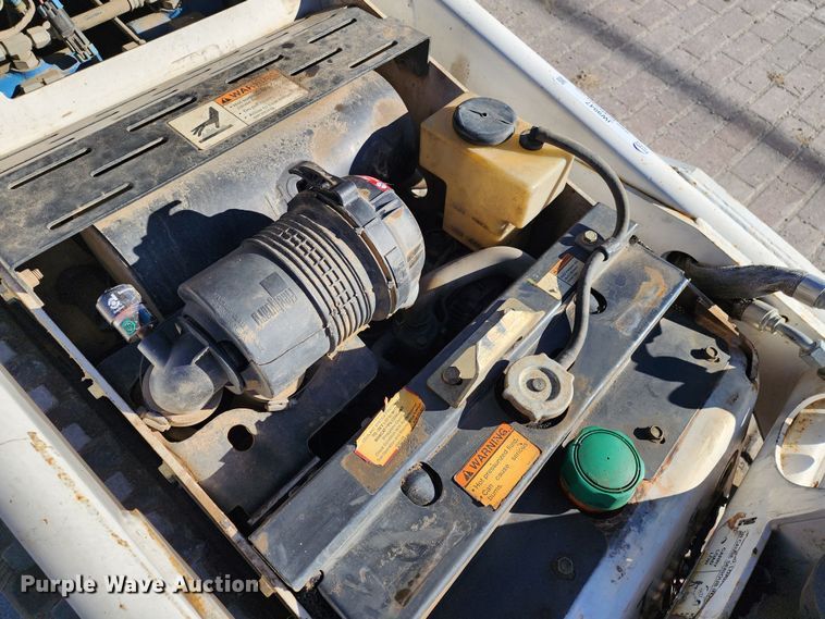 image for item JW9947 2012 Bobcat MT52  compact utility loader