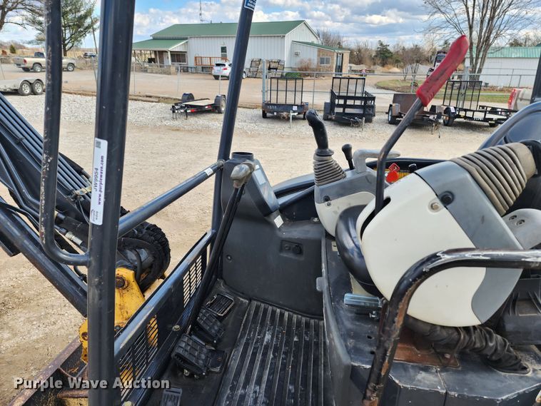 image for item JW9954 2013 John Deere 27D  mini excavator