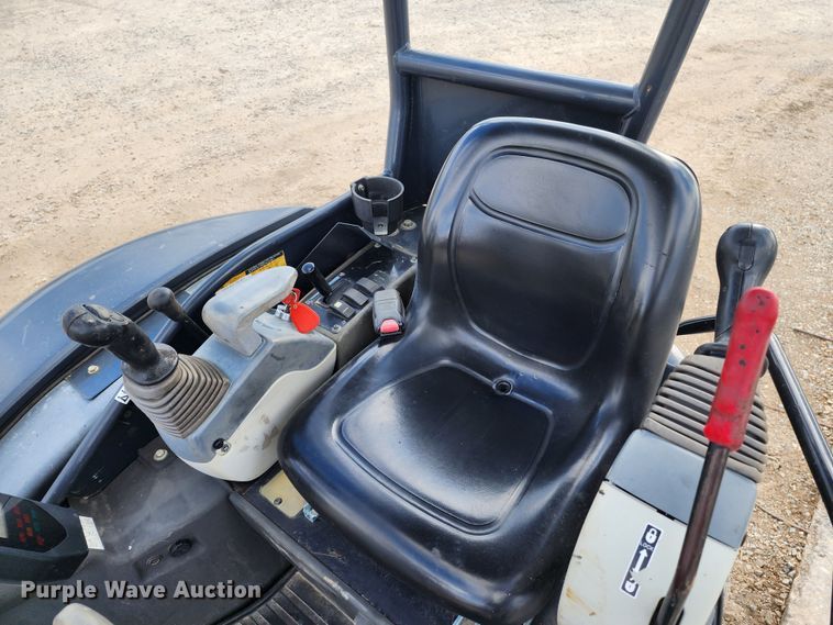 image for item JW9954 2013 John Deere 27D  mini excavator