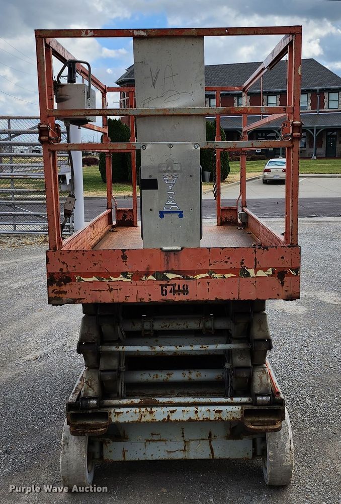 image for item JW9955 2001 Skyjack SJIII 4626  scissor lift