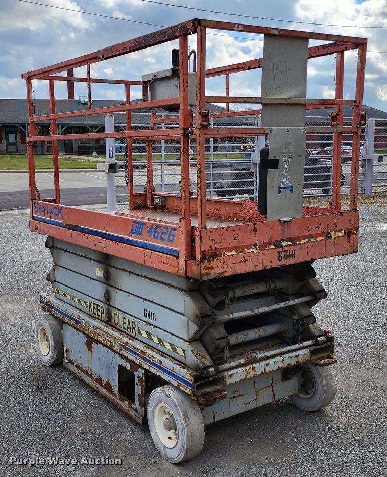 image for item JW9955 2001 Skyjack SJIII 4626  scissor lift