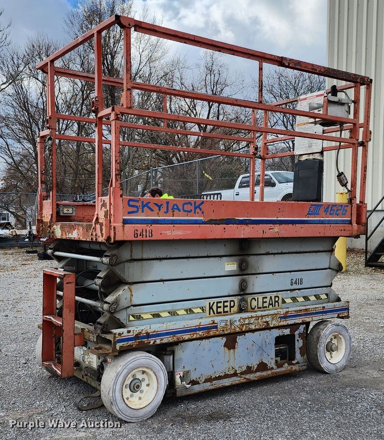image for item JW9955 2001 Skyjack SJIII 4626  scissor lift