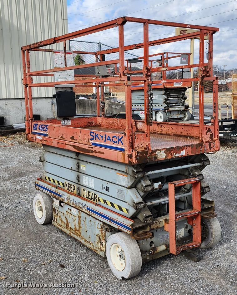 image for item JW9955 2001 Skyjack SJIII 4626  scissor lift