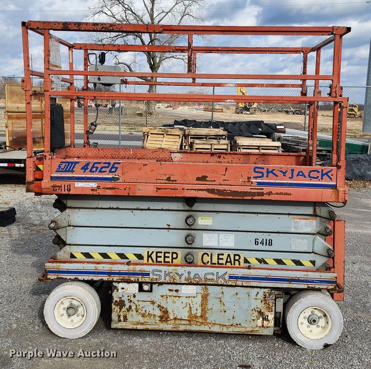 image for item JW9955 2001 Skyjack SJIII 4626  scissor lift