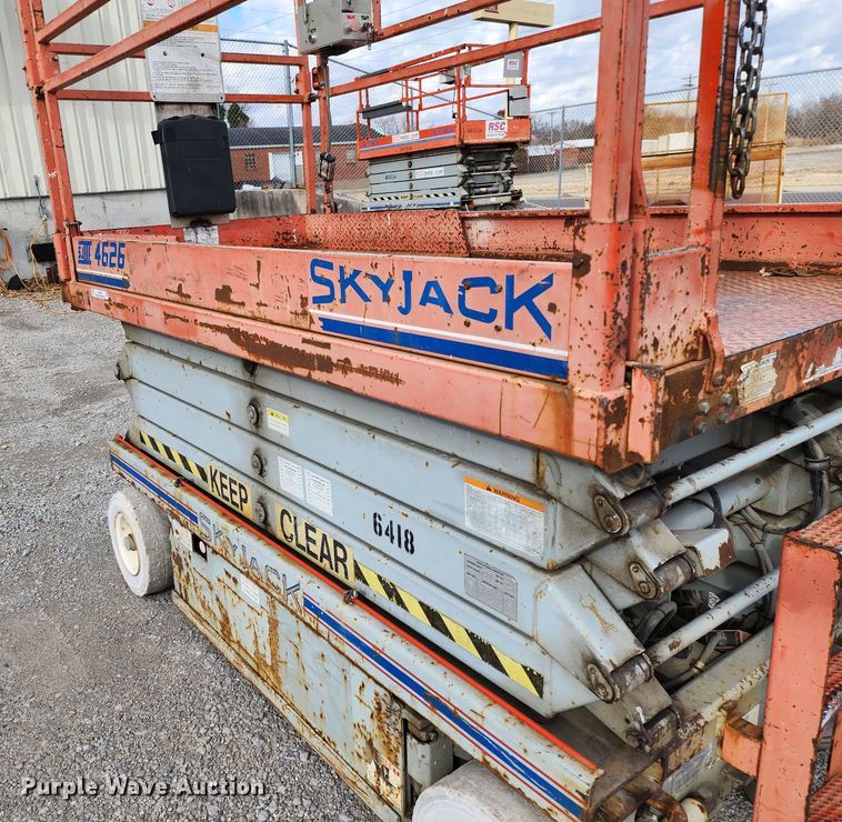 image for item JW9955 2001 Skyjack SJIII 4626  scissor lift