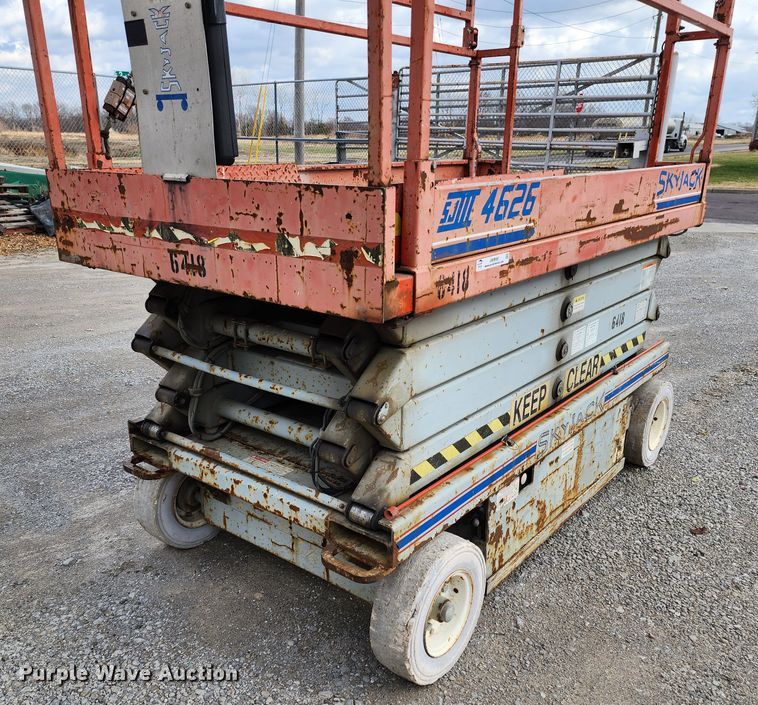 image for item JW9955 2001 Skyjack SJIII 4626  scissor lift